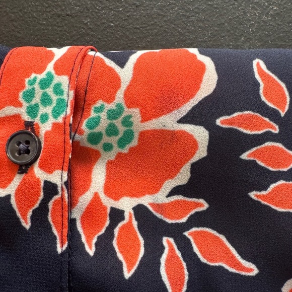 Banana Republic Classic Fit Navy Floral Print Button Up Shirt‎ Women Size S - Picture 11 of 12
